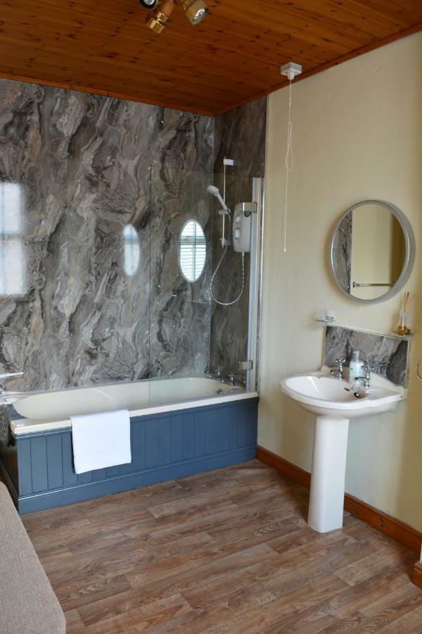 Dream Catcher Cottage Уитби Экстерьер фото